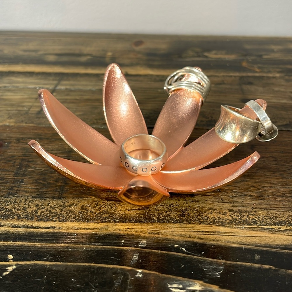 Umbra ring holder copper.  Rings not included.